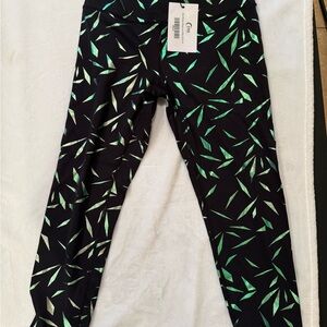 ZYIA women’s Black and Green Rhombus Mirage Luxe Hi Rise 7/8 24” (6-8) Leggings